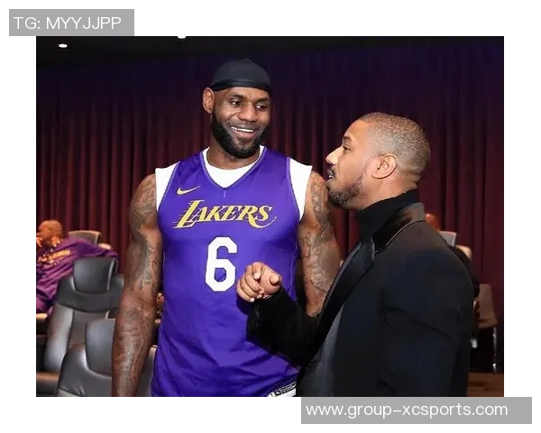 湖人队官方社交媒体分享SnoopDogg造访训练馆精彩瞬间支持主队氛围浓厚 湖人队官方社交媒体分享SnoopDogg造访训练馆精彩瞬间支持主队氛围浓厚