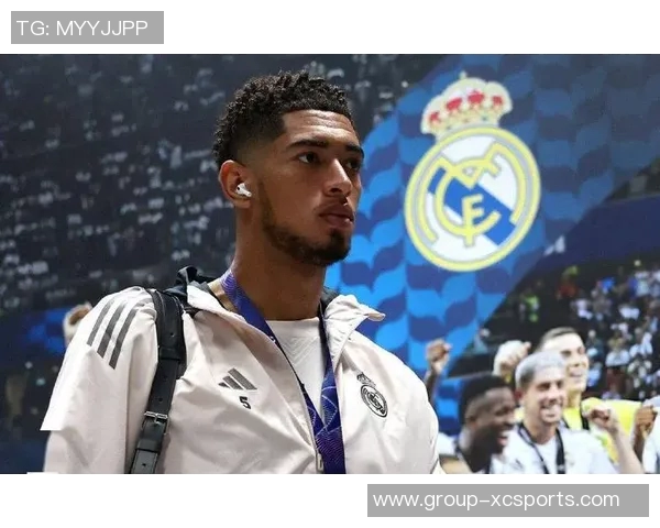 贝林厄姆父母看球无交流引猜测父亲疑似有外遇导致婚姻危机